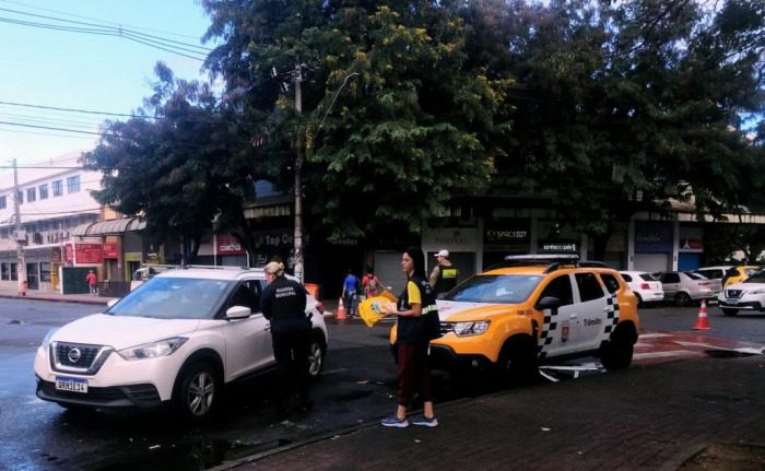 Praça de Jardim da Penha realiza ação de conscientização educativa do mês Maio amarelo