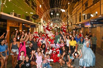 Calçadão Vitória – Rua 7 recebe iluminação natalina.