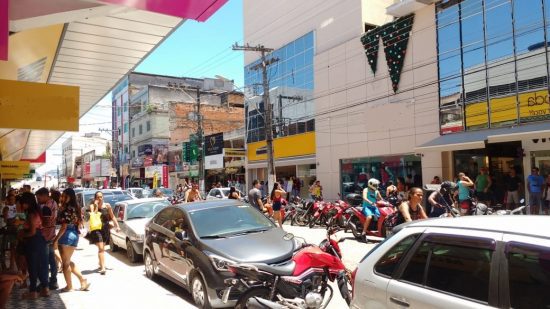 Calçadão Guarapari – Consumo de Natal necessita muita atenção ao comprar.
