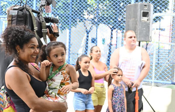 Calçadão Vitória – Visita do caminhão da cultura movimenta bairro de Itararé na manhã deste sábado