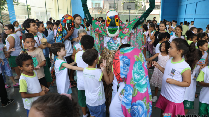 Calçadão Cariacica – Alunos tem aula divertida com João Bandeira