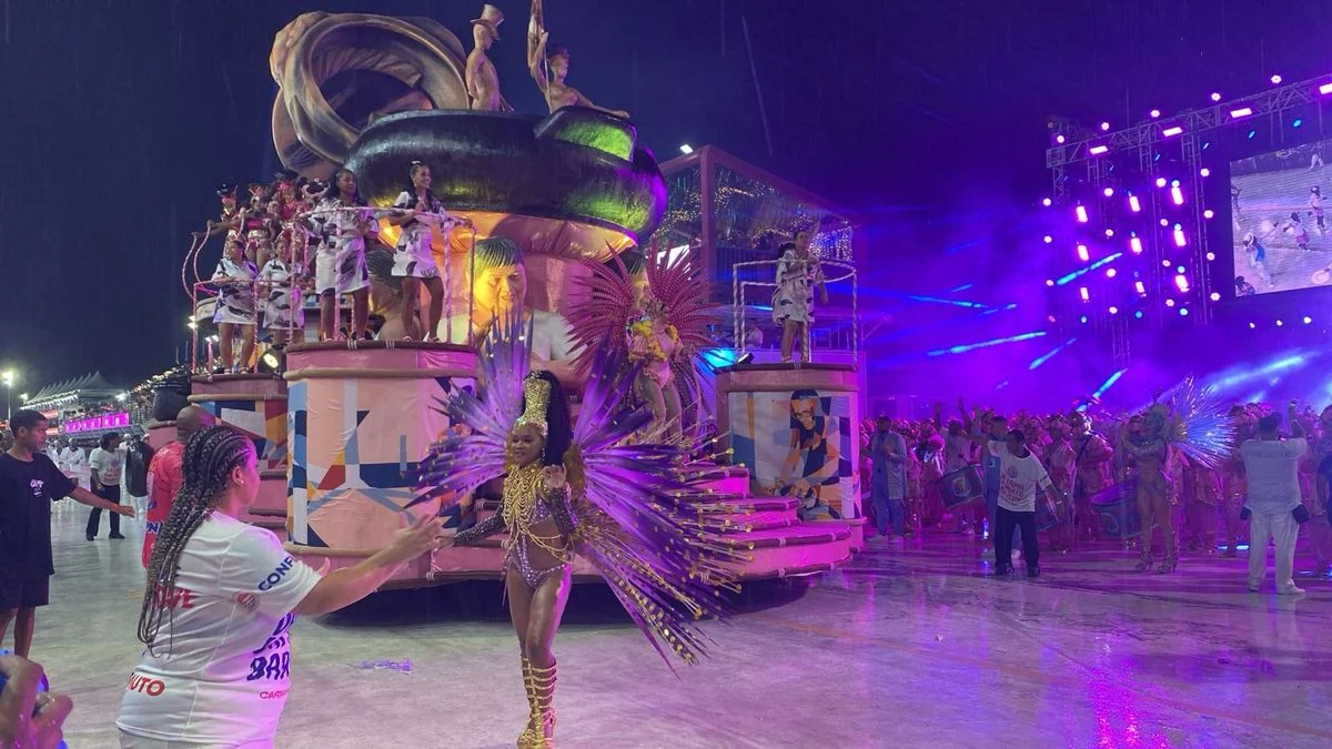 Carnaval 2025 – Chegou O Que faltava – Chega de vez no Grupo especial como vice campeã.