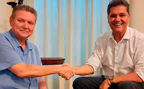 Calçadão Es – Euclerio e Ricardo Ferraço atacados por Fake News enviada por funcionária comissionada na Prefeitura de Vitória
