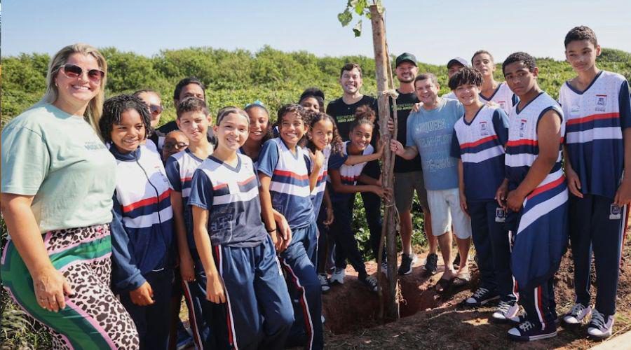 Calçadão Meio Ambiente – Parque Natural Municipal de Jacarenema recebe mudas de árvores