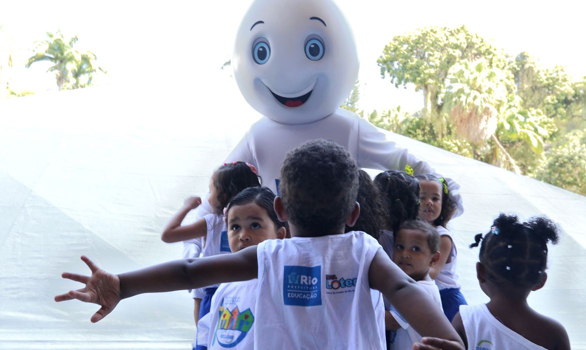 Calçadão Saúde – Crianças e adolescentes  hoje é Dia D para multivacinação em Cariacica.