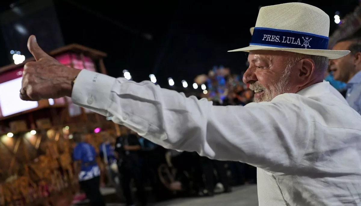 Calçadão Brasil – Lula minimiza ataques após homenagem na Sapucaí e classifica Carnaval como um ‘sucesso’
