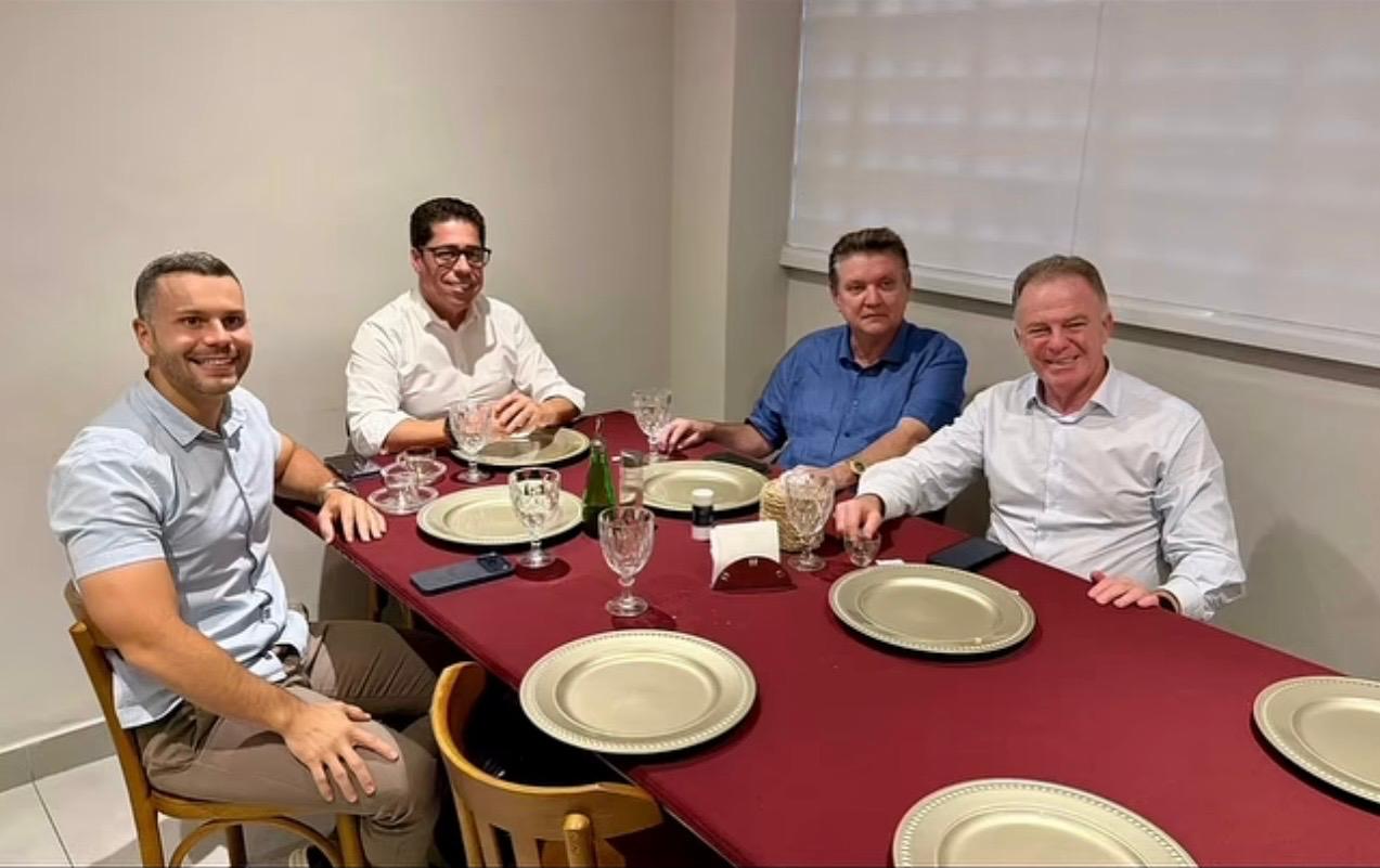 Calçadão ES – Euclerio Sampaio recebe visita de Amigos e reforça sua capacidade de diálogo.