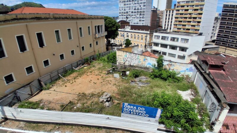 calçadão Vitória – Governo do estado deve iniciar obra de estacionamento com urgência