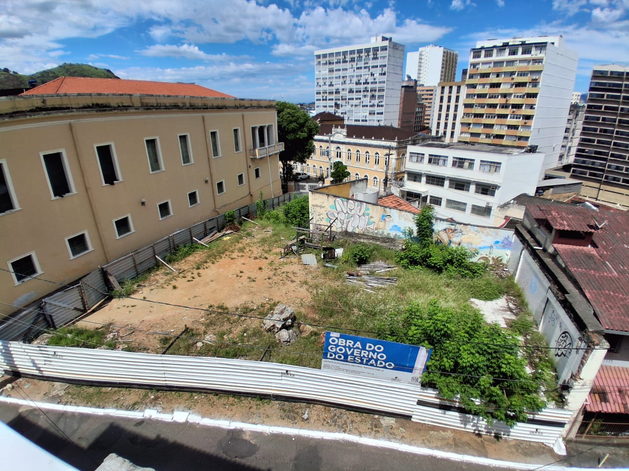 calçadão Vitória – Governo do estado deve iniciar obra de estacionamento com urgência