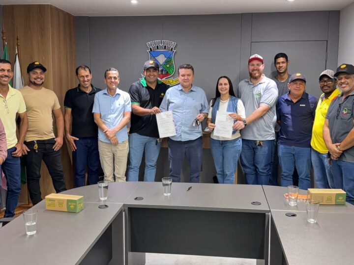 Calçadão Agricultura – Entrega de Caminhões fortalecerá a agricultura familiar em Caricia