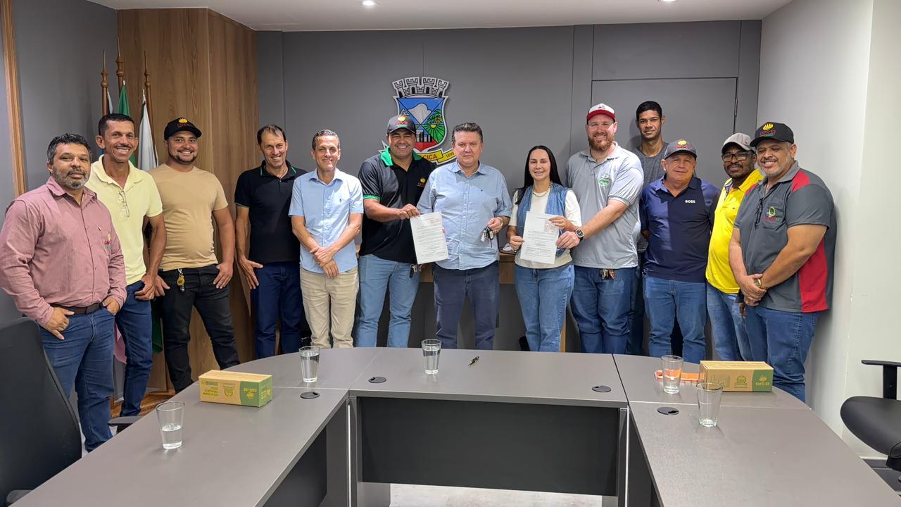 Calçadão Agricultura – Entrega de Caminhões fortalecerá a agricultura familiar em Caricia
