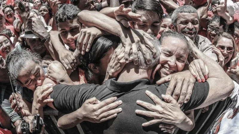 Calçadão Brasil – Blog do jornalista Esmael Morais  – A história e  que é o retrato real da era Lula na democracia brasileira.