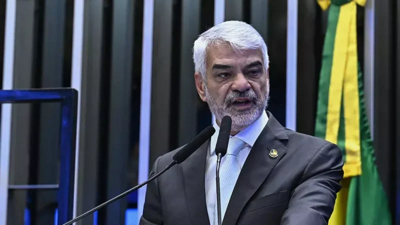 Calçadão Política – Senador – Humberto Costa – “Flávio Bolsonaro é uma vergonha nacional”, escreveu Costa no X. “Um entreguista de primeira hora, como o pai. Um sujeito desse não pode representar o Brasil em nada. É um proscrito. O BRASIL É NOSSO! — Somos donos do nosso país. E nenhum entreguista vai nos vender, dar nossas riquezas. O Brasil é dos brasileiros”, Declarou o senador petista