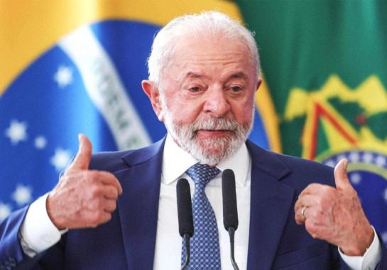 Calçadão Brasil – Luis Inácio Lula da Silva verticalmente transmite confiança em sua experiência e liderança nacional e mundial.