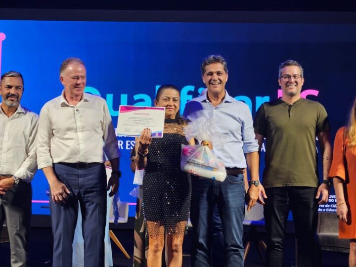Calçadão Educação – Ricardo Ferraço participa de formatura de estudantes em qualificação profissional