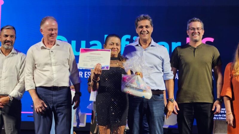 Calçadão Educação – Ricardo Ferraço participa de formatura de estudantes em qualificação profissional