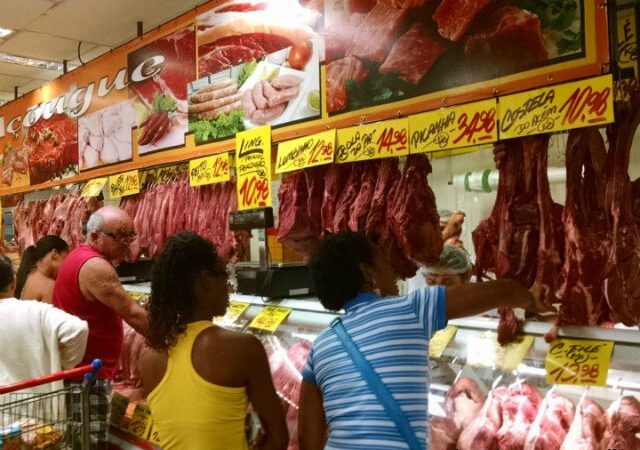 Calçadão Saúde – Dia Mundial da Alimentação: a segurança dos alimentos começa antes do preparo