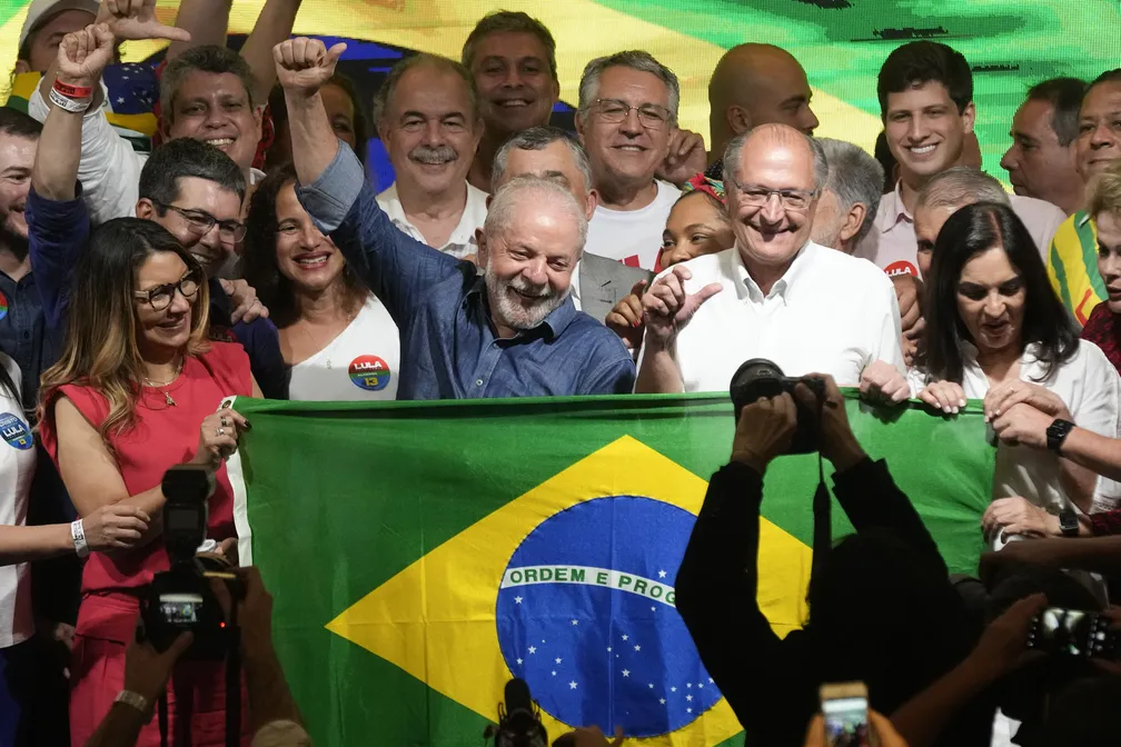 Calçadão Brasil – 30 milhões de vizualizações – Ana Paula Publica vídeo de conscientização a favor de Lula e incentiva público votar na reeleição
