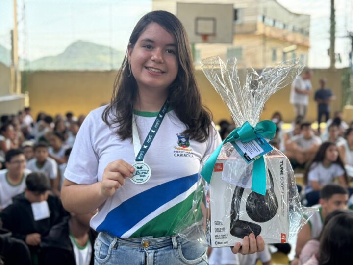 Calçadão Educação – Aluna de Cariacica conquista 1º lugar em concurso cultural do Sicoob e avança para etapa estadual