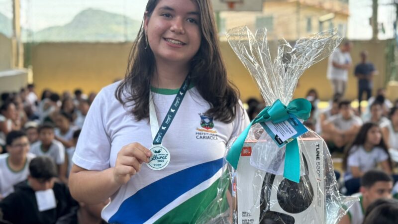 Calçadão Educação – Aluna de Cariacica conquista 1º lugar em concurso cultural do Sicoob e avança para etapa estadual
