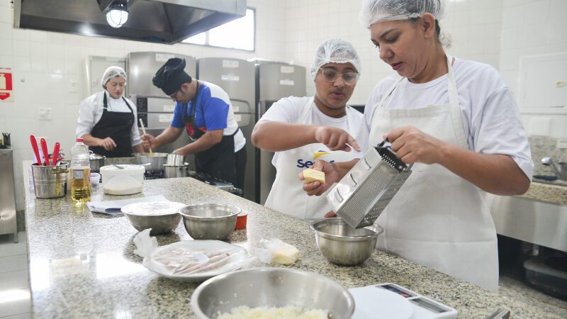 Prefeitura de Vitória oferece cursos profissionalizantes; saiba como se inscrever