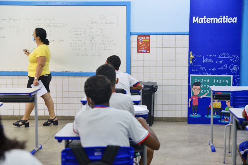 Vitória concede progressão aos servidores da Educação