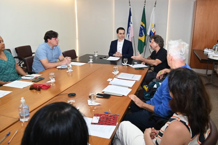 Prefeito de Vitória se reúne com especialistas para dialogar sobre Regularização Fundiária