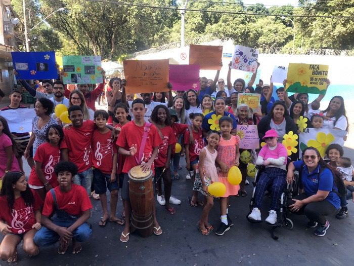 Feira de Santo Antônio recebe ações de conscientização sobre Maio Laranja