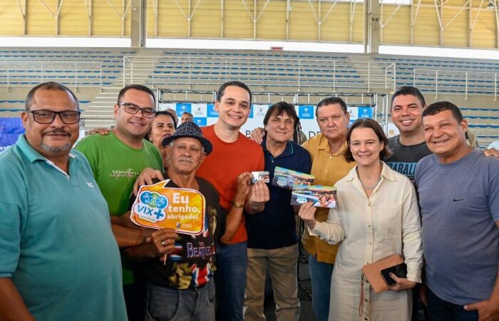 Mais de 400 famílias recebem cartões Vix + Cidadania