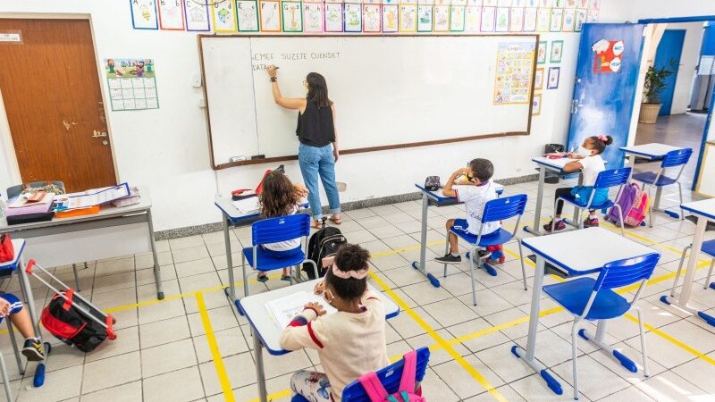 Prefeitura nomeia mais 142 professores para a rede municipal de ensino