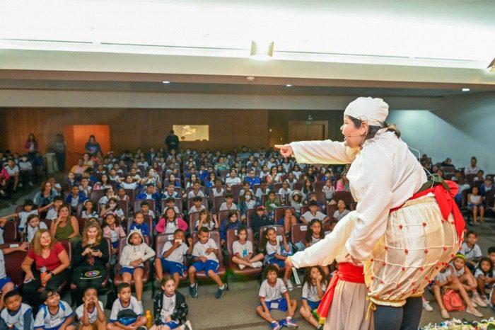 Peça teatral é destaque em tarde de arte, cultura e educação no auditório da PMV