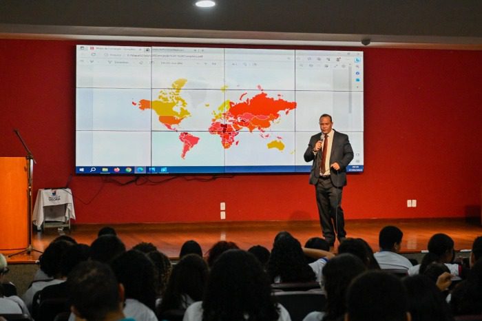 Palestra sobre combate à corrupção é sucesso entre estudantes de Vitória, alcançando mais de 200 participantes