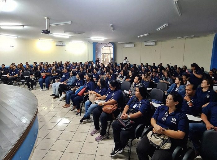 Equipes administrativas das unidades de ensino de Vitória recebem reforço