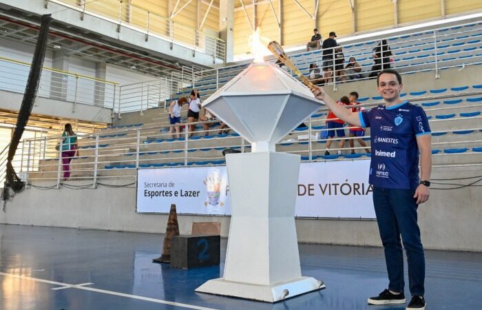 Jogos Escolares Municipais de Vitória são inaugurados com a chama olímpica acesa