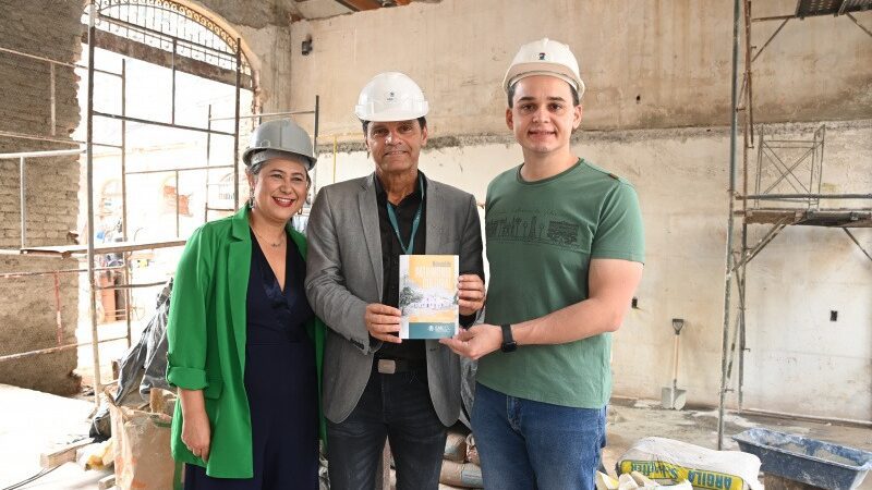 Arquitetos visitam obras de restauro do Mercado da Capixaba no Centro