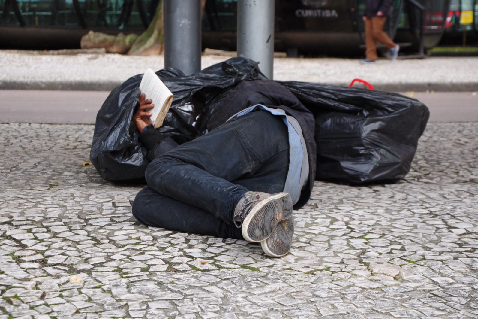 Iniciativa comove e oferece assistência a pessoas em situação de rua