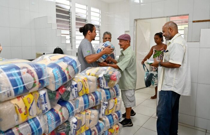 Distribuição de Cestas de Alimentos Beneficia Mais Moradores de Vitória na Manhã desta Sexta-feira (29)