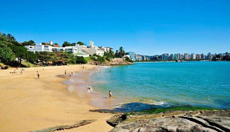 Bandeiras Verdes Sinalizam que as Praias de Vitória Estão Propícias para Banho