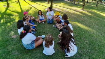 Calçadão Vitória – Crianças do bairro do Quadro aprendem sobre meio ambiente na Mata Paludosa