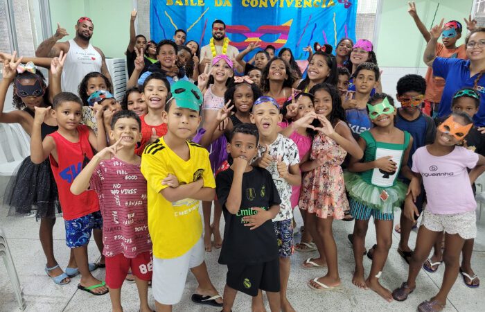 Calçadão Vitória – Baile do Centro de Convivência Jaburu vira point de super-heróis
