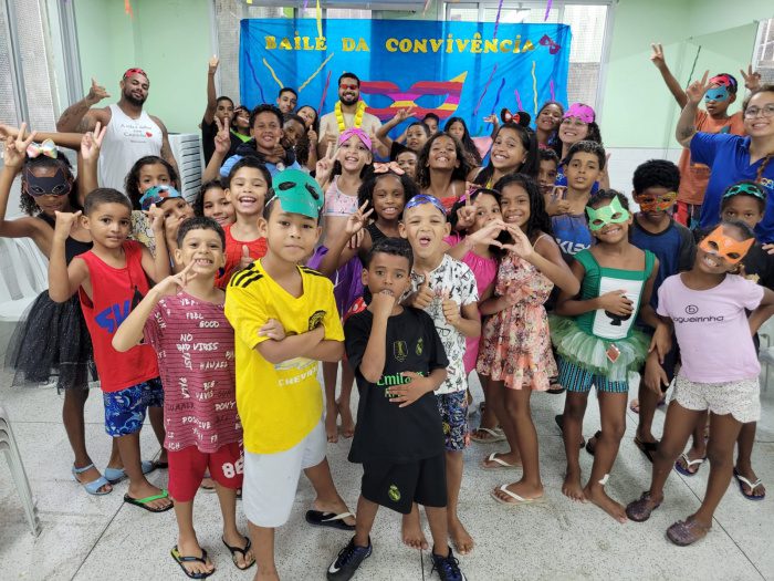 Calçadão Vitória – Baile do Centro de Convivência Jaburu vira point de super-heróis