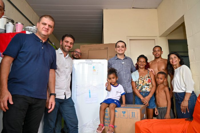 Calçadão Vitória – Programa Casa Feliz e Segura: famílias de Conquista recebem eletrodomésticos