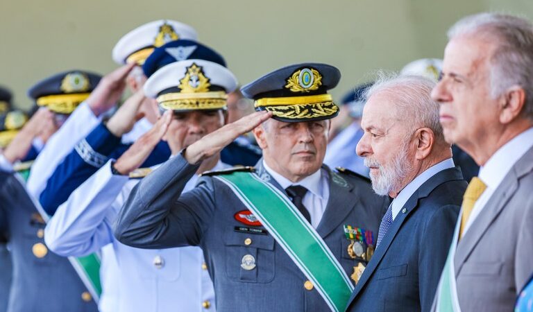 Calçadão Brasil – Lula participou do evento de celebração do Dia do Exército.