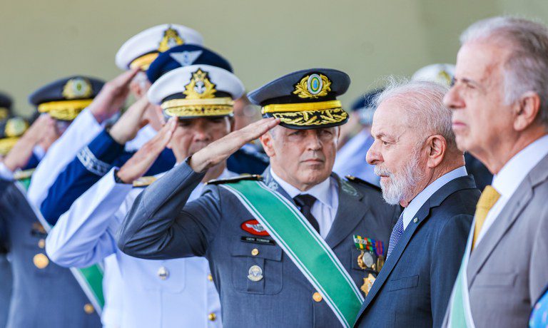 Calçadão Brasil – Lula participou do evento de celebração do Dia do Exército.