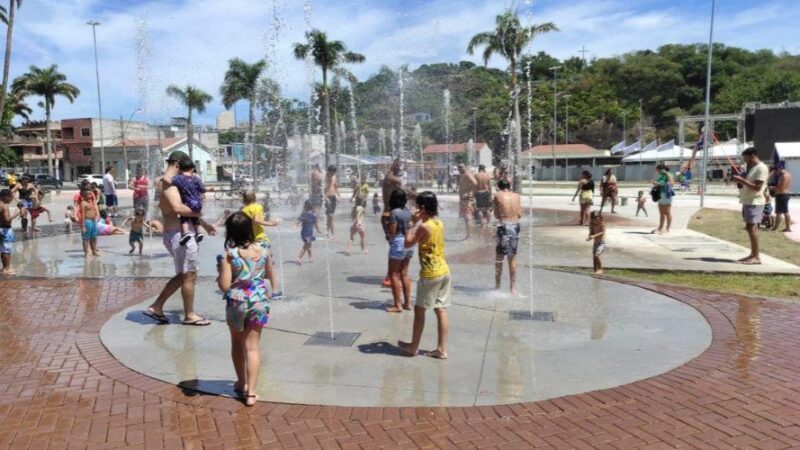 Calçadão Vila Velha – Parque da Prainha tem fonte de água viva para refrescar.