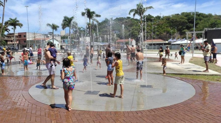 Calçadão Vila Velha – Parque da Prainha tem fonte de água viva para refrescar.