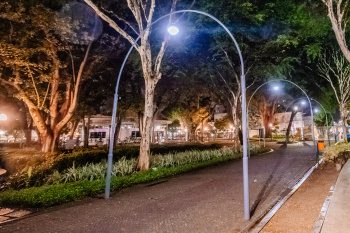 Calçadão Vitória – Arcos históricos do P. Moscoso são revitalizados e ganham novas luminárias