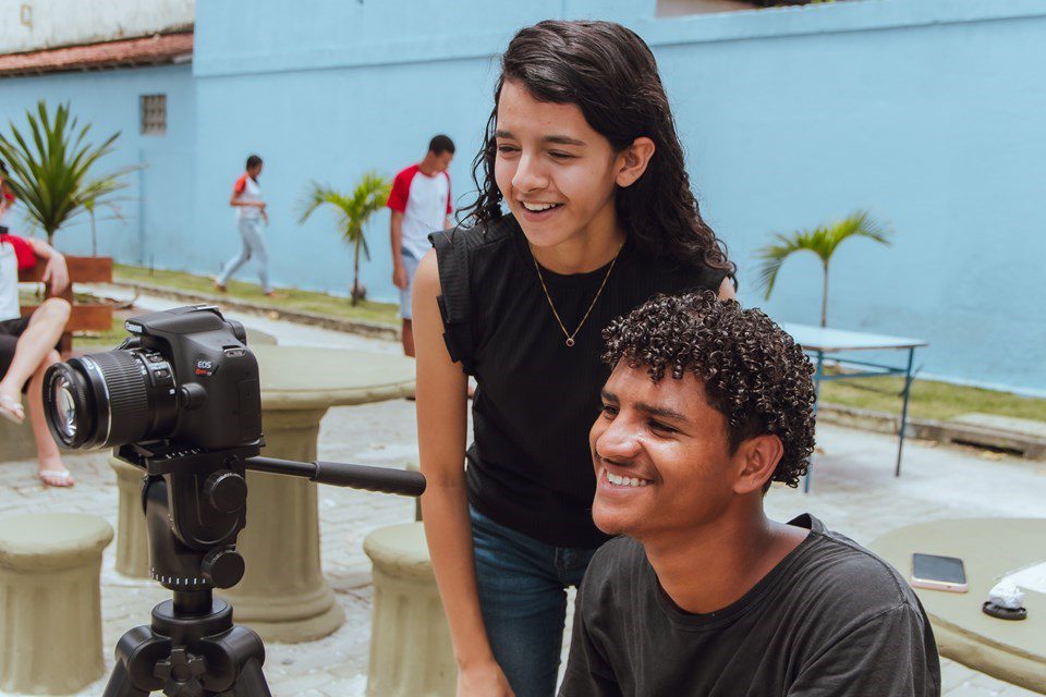 Calçadão Cultura -Universo do Cinema é tema nas escolas