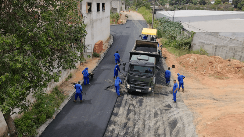 Calçadão Cariacica – Ruas bairro Parque Gramado começaram a receber pavimentação asfáltica